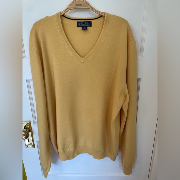 Brooks Brothers Sweater Men's or unisex size large - Picture 1 of 3
